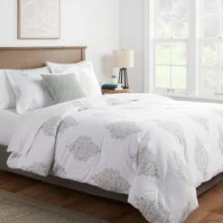 Medallion Printed Family-Friendly Comforter & Sham Set - Thresholdā¢