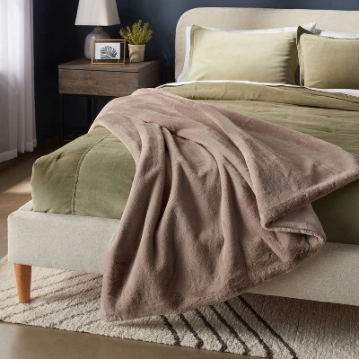 60"x80" Lush Faux Fur Bed Throw - Thresholdâ˘